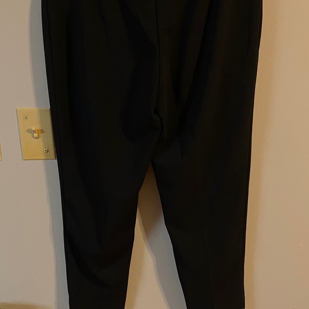 Capris - Picture 4 of 7
